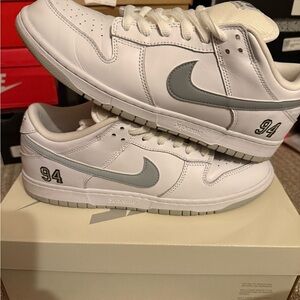 Nike SB Dunk Low Supreme White Metallic Silver Size 11 OG Box